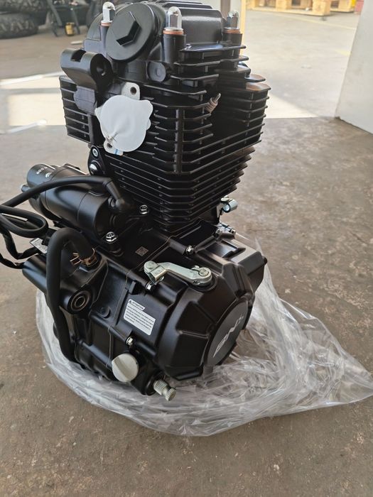 Motor  pentru moto cross dirt bike 300cc in 4 timpi  cutie de viteza in 5 viteze