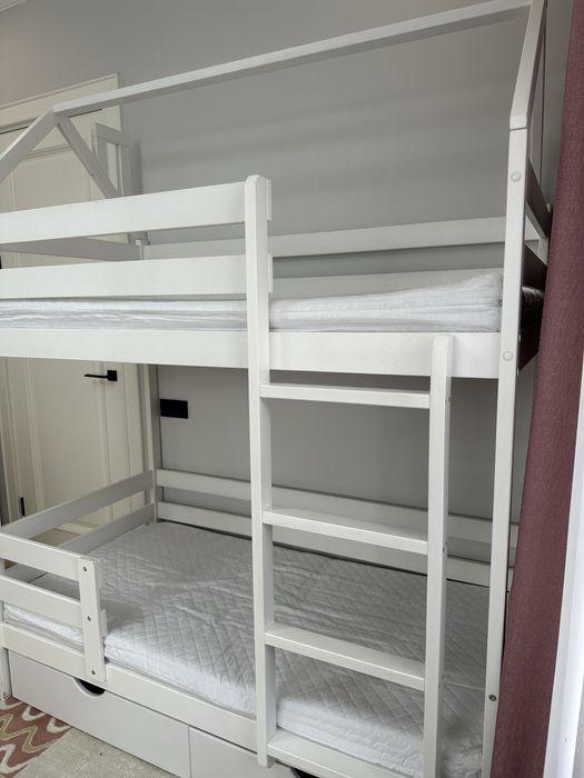 Кровать двухъярусная