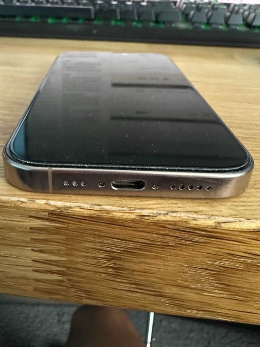 iPhone 16 Pro 256GB Desert Titanium + оригинални Apple кейсове + Quad Lock комплект