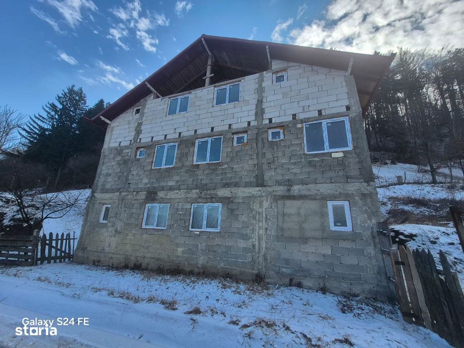 Vilă D+1+M spațioasă, ideală pentru locuință familială sau investiție