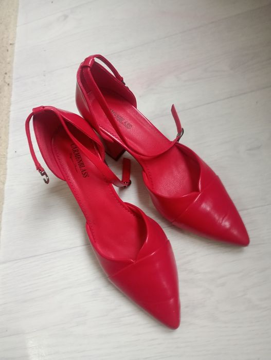 Обувь женская совершенно новая