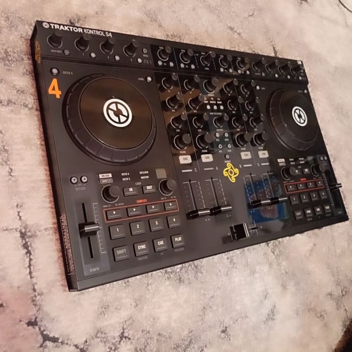 Consola Dj Traktor S4 Mk1 si Mk2 si S2 Mk2