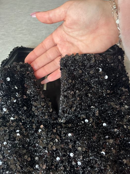 Черен пайетен гащеризон V деколте