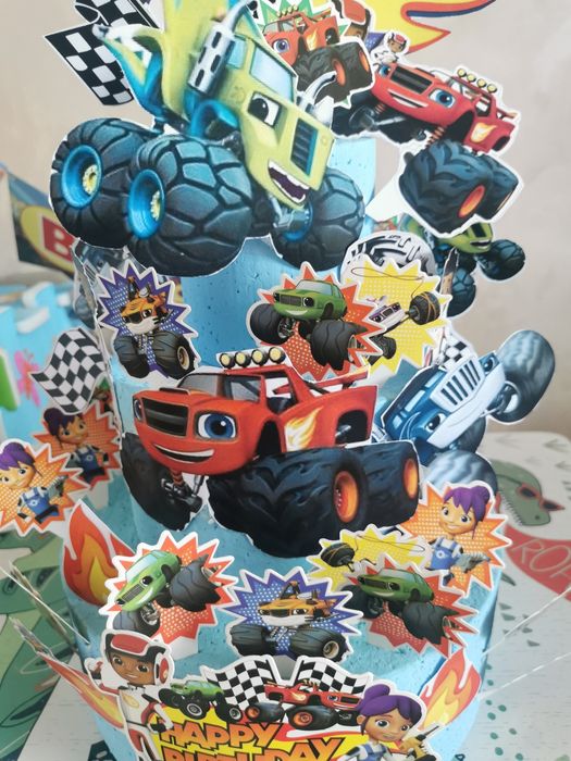 Бутафорна торта на 3 етажа Пламъчко и машините, надпис