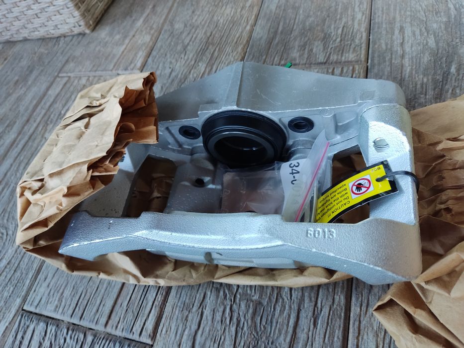 Etrier fata dreapta Audi A6 C6 2010