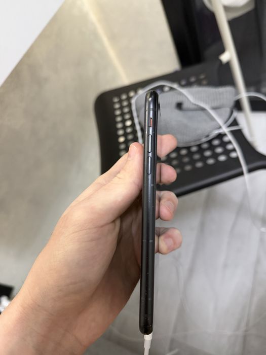 iPhone XR 64gb продам