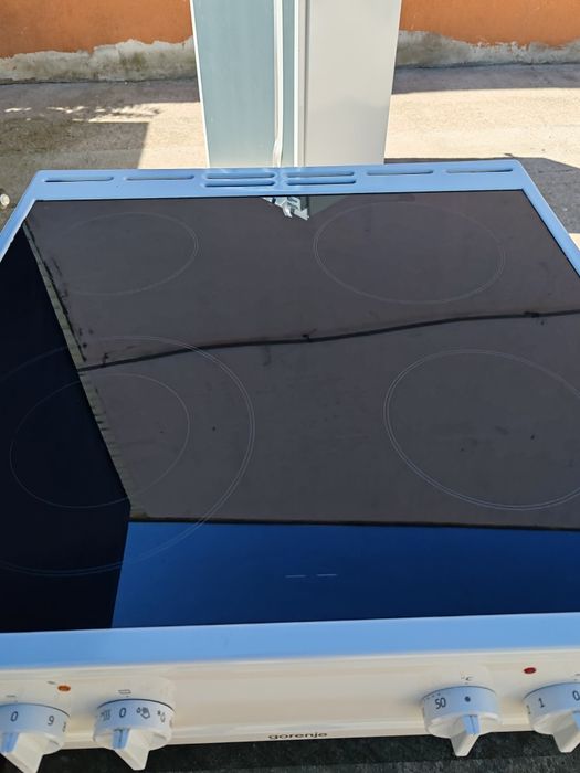 Като нова свободно стояща печка с керамичен плот Gorenje   с две години Гаранция!