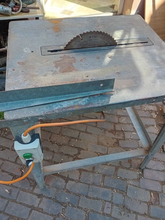 Circular cu masa Elektra Bekum
