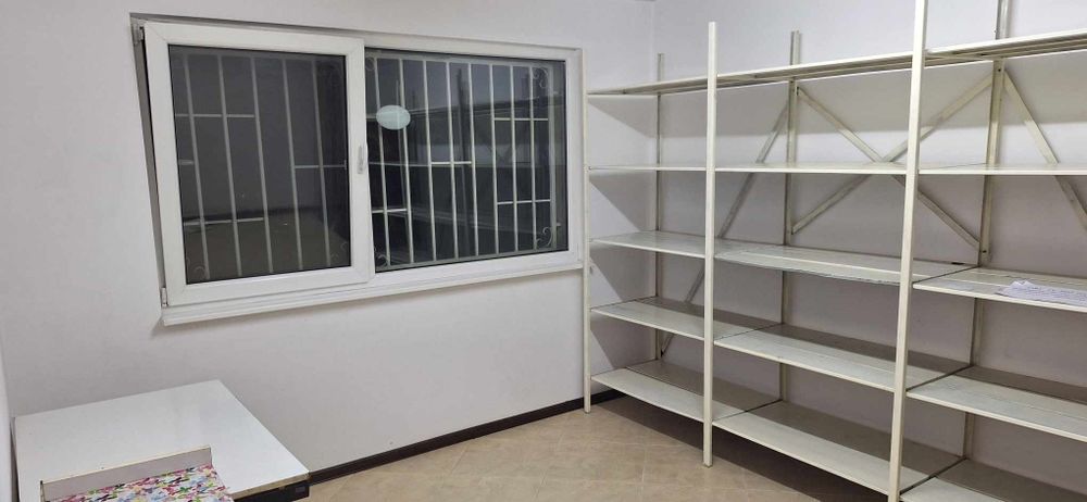 Търговско помещение под наем на отлична локация!