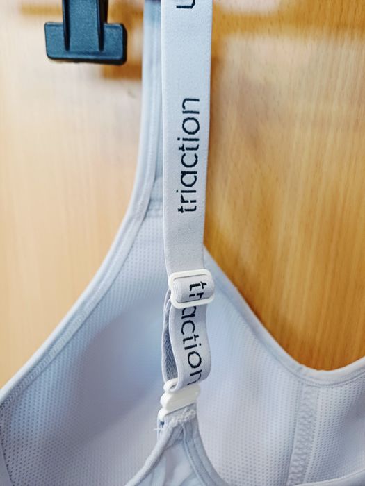 Спортен сутиен Triumph Triaction 80 D