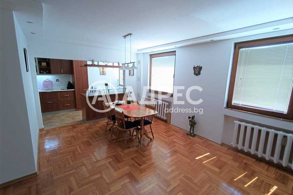 Продава се Тристаен апартамент в Разград, Център - 125 кв.м за 816 €/кв.м - Снимка #1