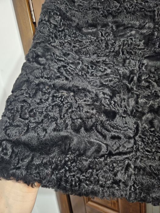 Haină de blana naturala de miel neagra marimea 42