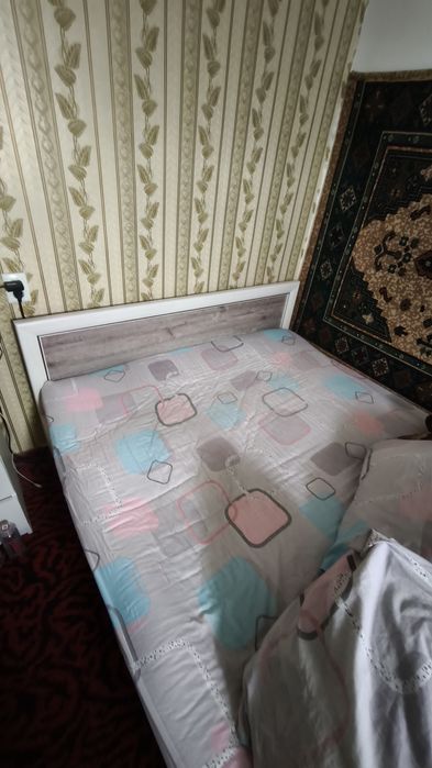Продам двух спальную кровать.
