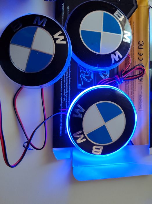 Значки BMW c подсветкой и без