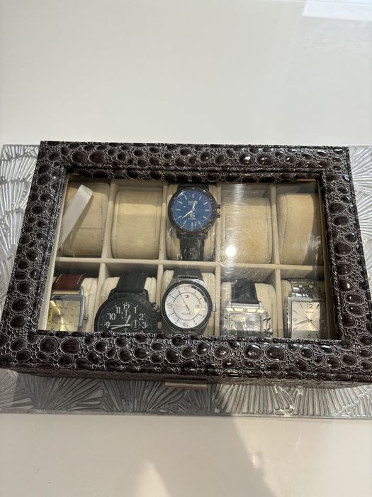 Vand ceasuri la alegere!