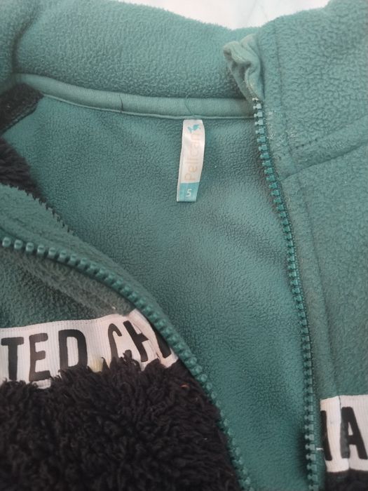 Продам ветровку 3-5лет