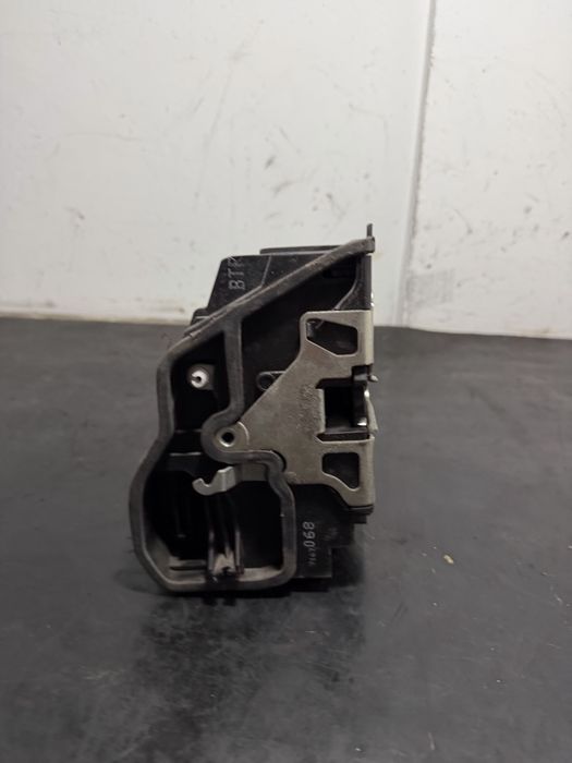 Broasca usa dreapta fata BMW Seria 5 e60 E61 | 7167068 Broasca usa dreapta fata BMW Seria 1 E88 E87 Broasca usa dreapta fata X3 E83