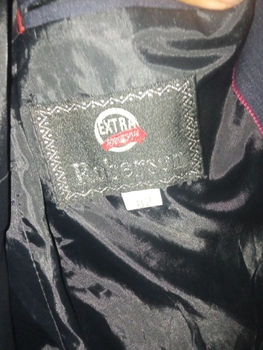 Продам костюм тройка новый