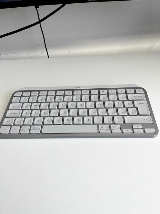 Logitech MX Keys mini  + Logitech Mx Master 4