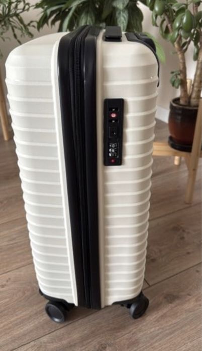 Чемоданы маленькие