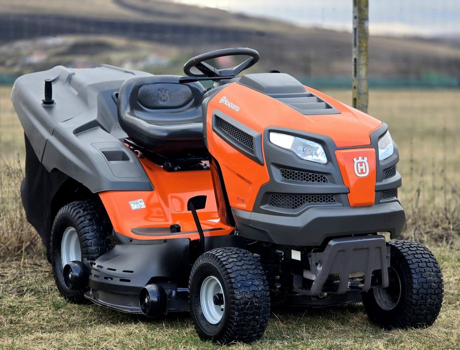 Tractoras gazon iarba Profesional Husqvarna  20 cp 2 cilindrii 20 cp Briggs and Straton 2 cutite 115 latime taiere!