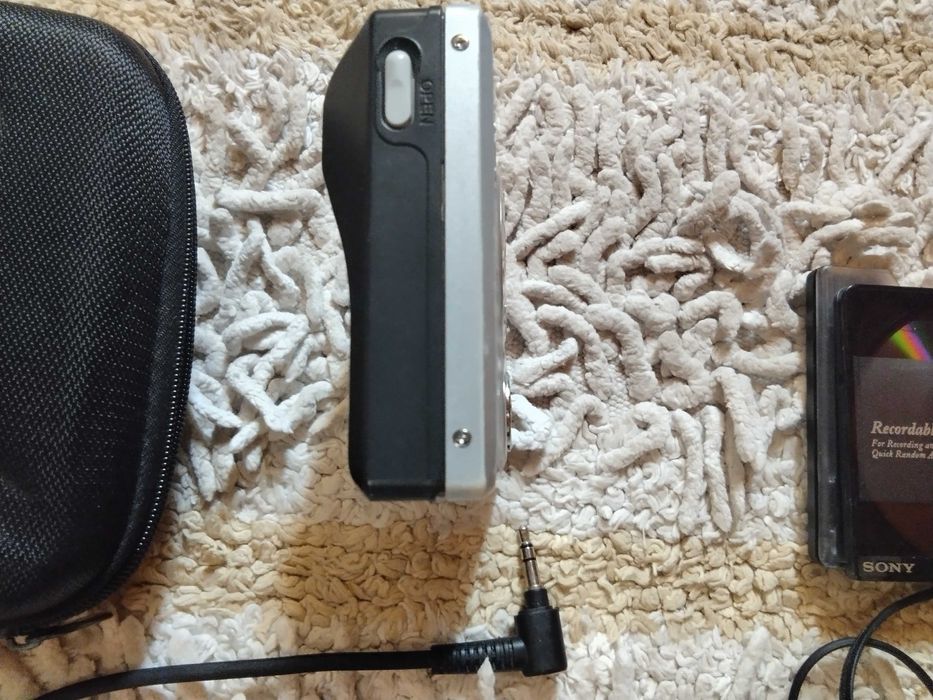 страхотен мини диск плеър записващ Сони-нов внос от Дания