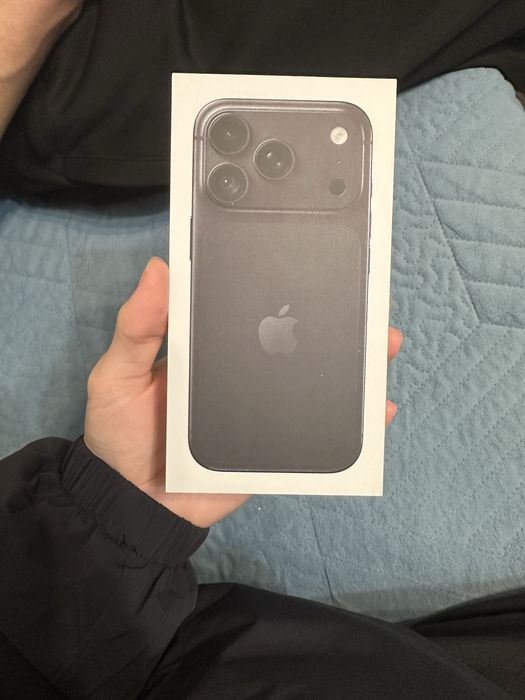 Продаю новую iphone 18pro 12/256gb