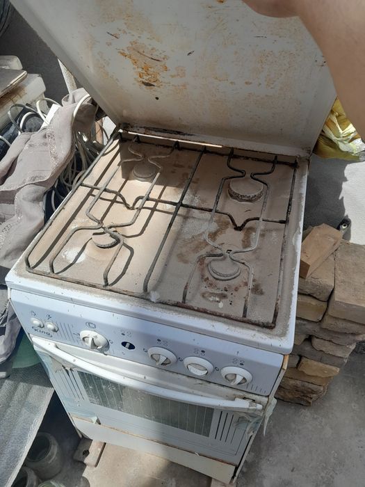 Gaz plita sotladi