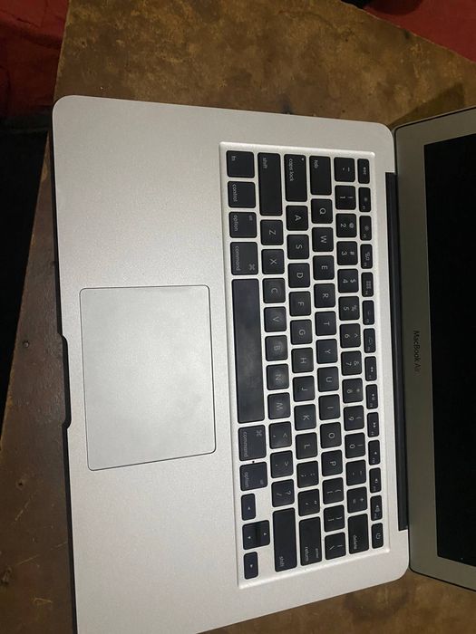 Macbook air sotiladi