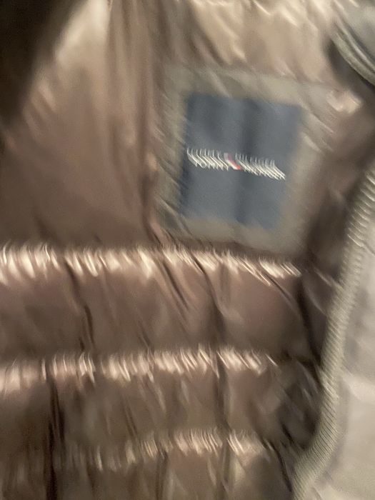 Vind vesta tommy originala umpluta cu puf de gasca