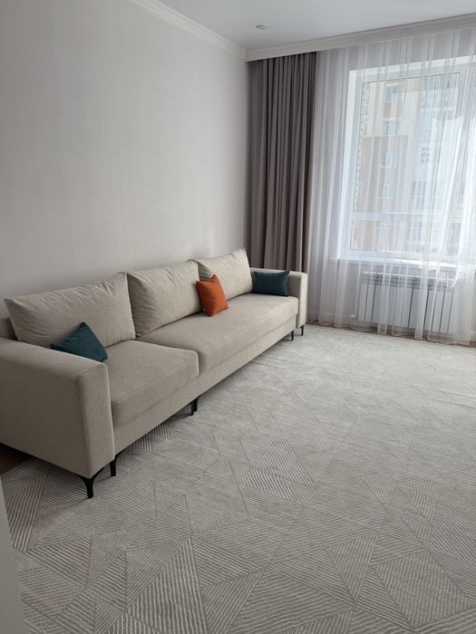 Продам диван, две люстры и ковер