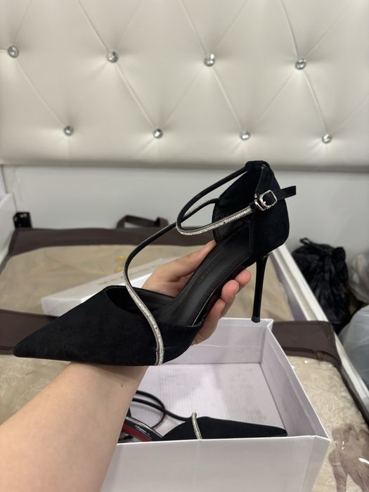 Продам вечерние платья и туфли, тренч