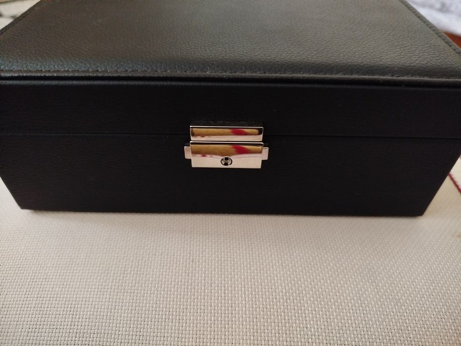 Кожена кутия за бижута