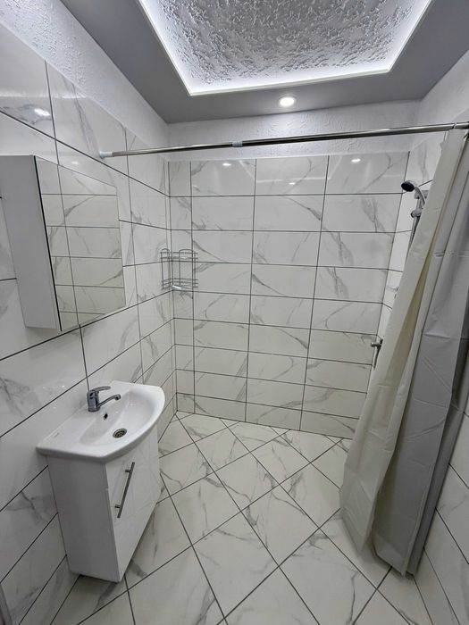 Чисто нов, напълно обзаведен тристаен апартамент в нова сграда