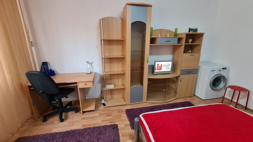 Garsoniera, et 3, proprietar
