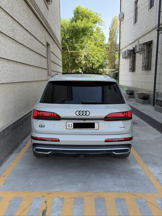 Audi Q7 quattro 2023-yil