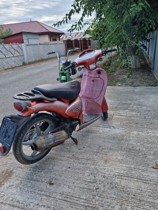 Vând Scarabeo 100cm³