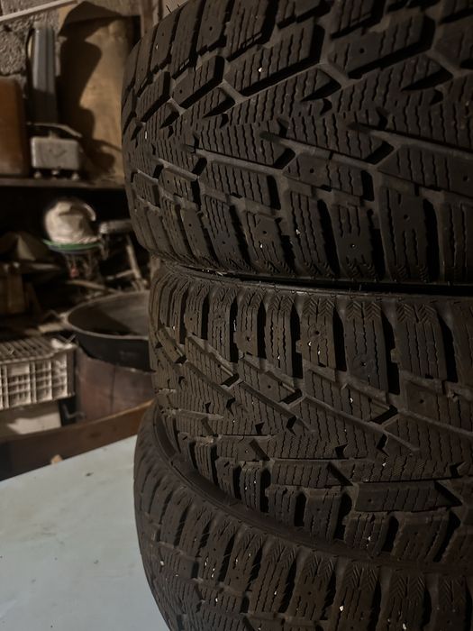 Продается шины баллоны 205/60 r16 зимние почти новые фирмы handa