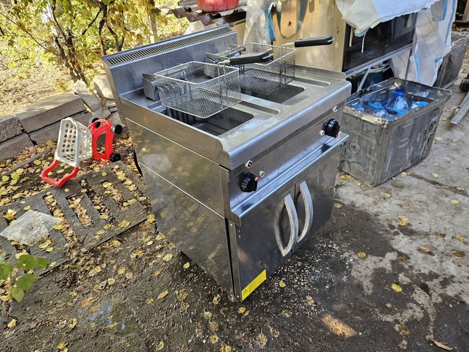 Фритюрник професионален трифазен 2х6 kw.,2x8 литра Цена 690 Евро