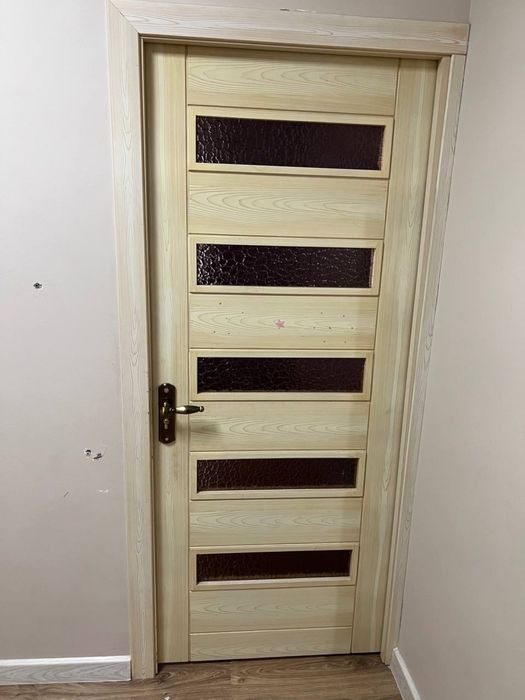 Б/у двери и ламинат