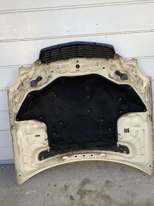 Капот на Мерседес 211 Mersedes