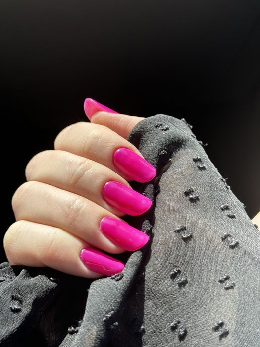 Unghii cu gel , Manechiura cu gel si semi. Pedichiura la salon