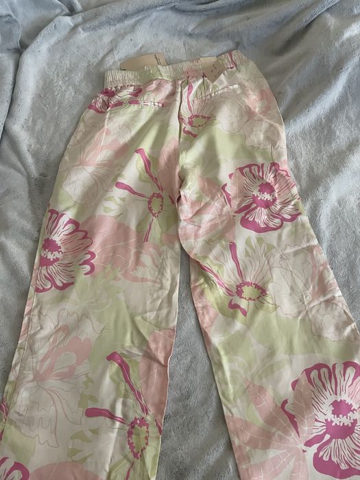 Дълъг панталон ,с прекрасна разцветка