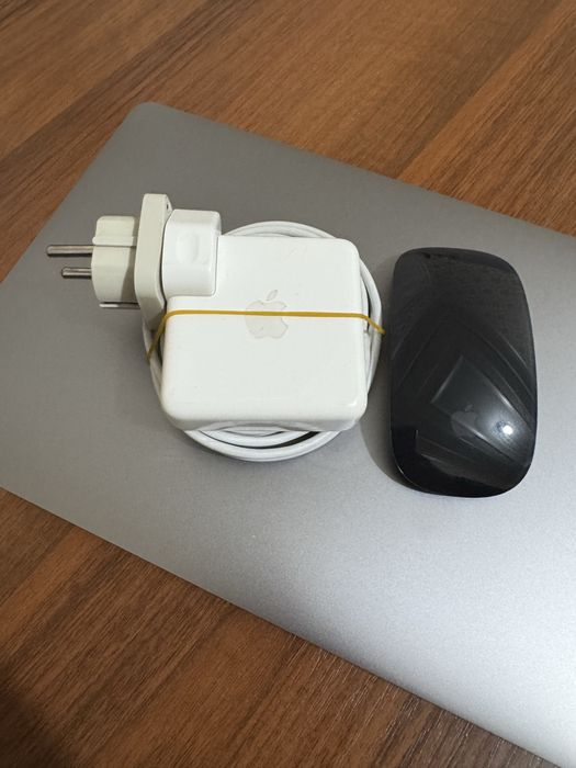 Macbook Pro sotiladi