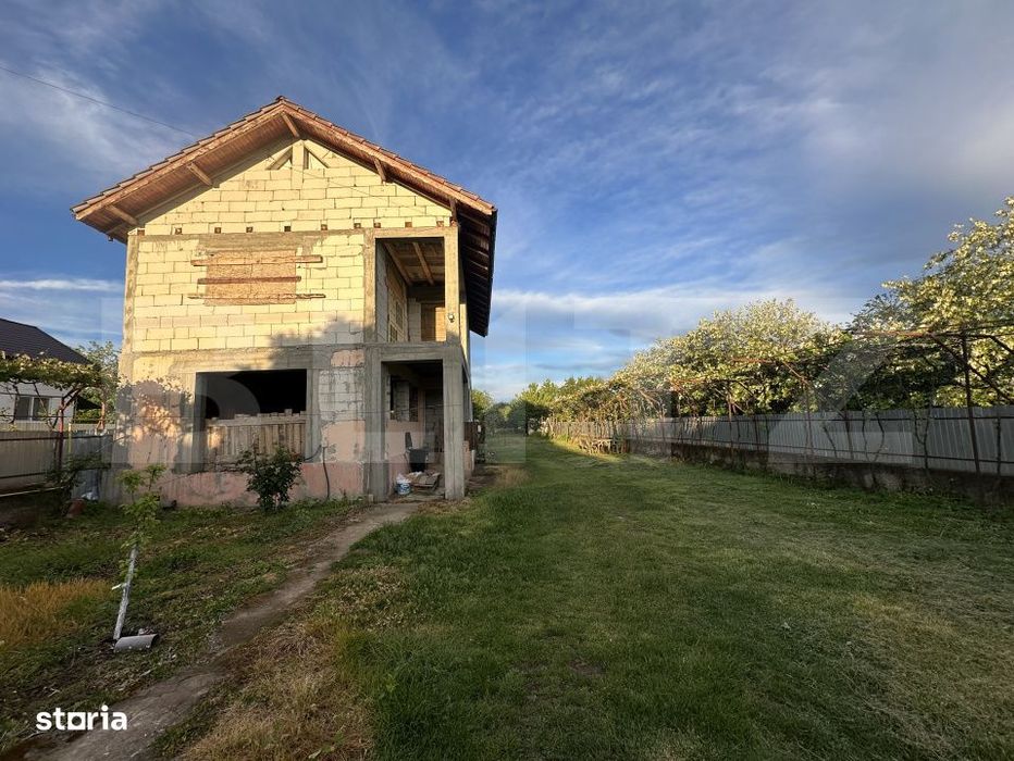 Casa cu etaj, 200 mp, zona Stanesti