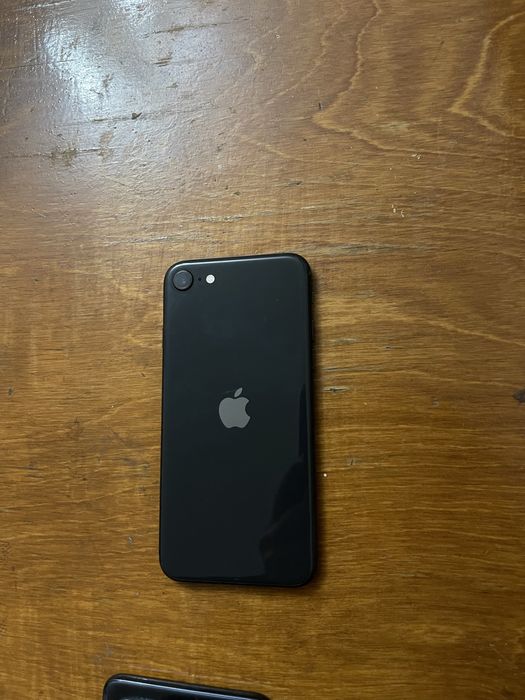 Продам iPhone SE