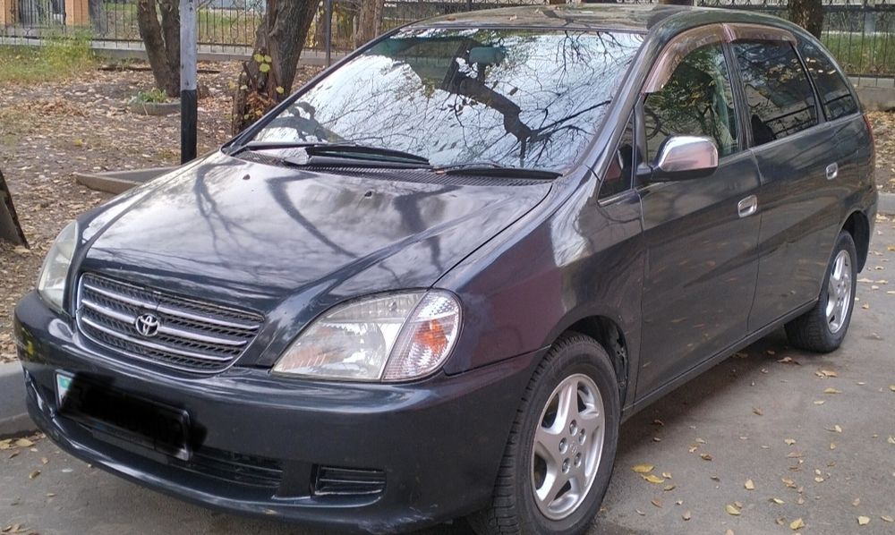 Автомобиль Тойота Nadia