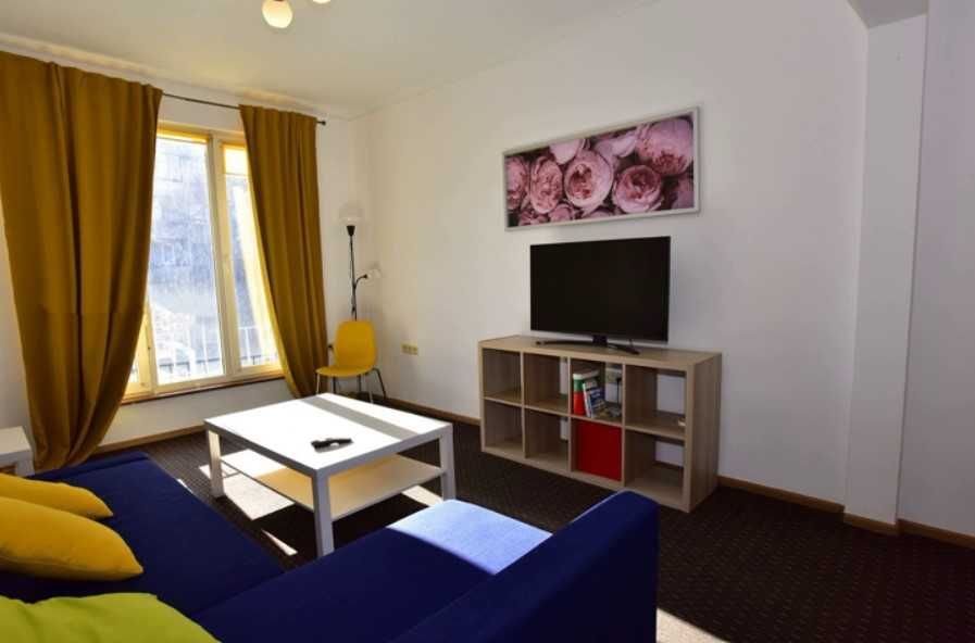 Дава се под наем Двустаен апартамент в София, Център - 80 кв.м за 856.8 € - Снимка #1