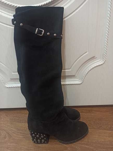 Продам замшевые сапоги