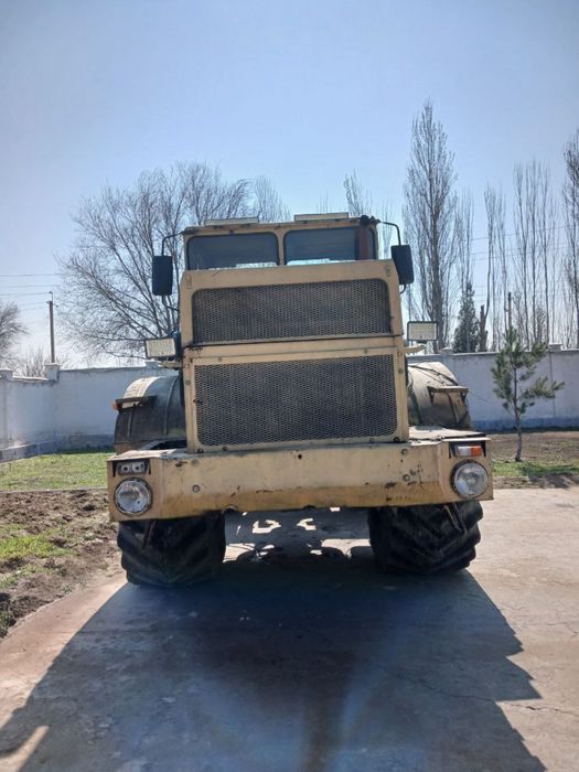 K-700 traktori sotiladi